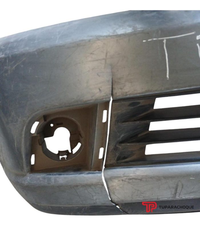 Parachoque Delantero Nissan Tiida (detalle)
