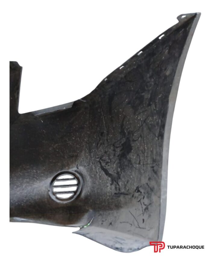 Parachoque Delantero Nissan Primera (detalle)